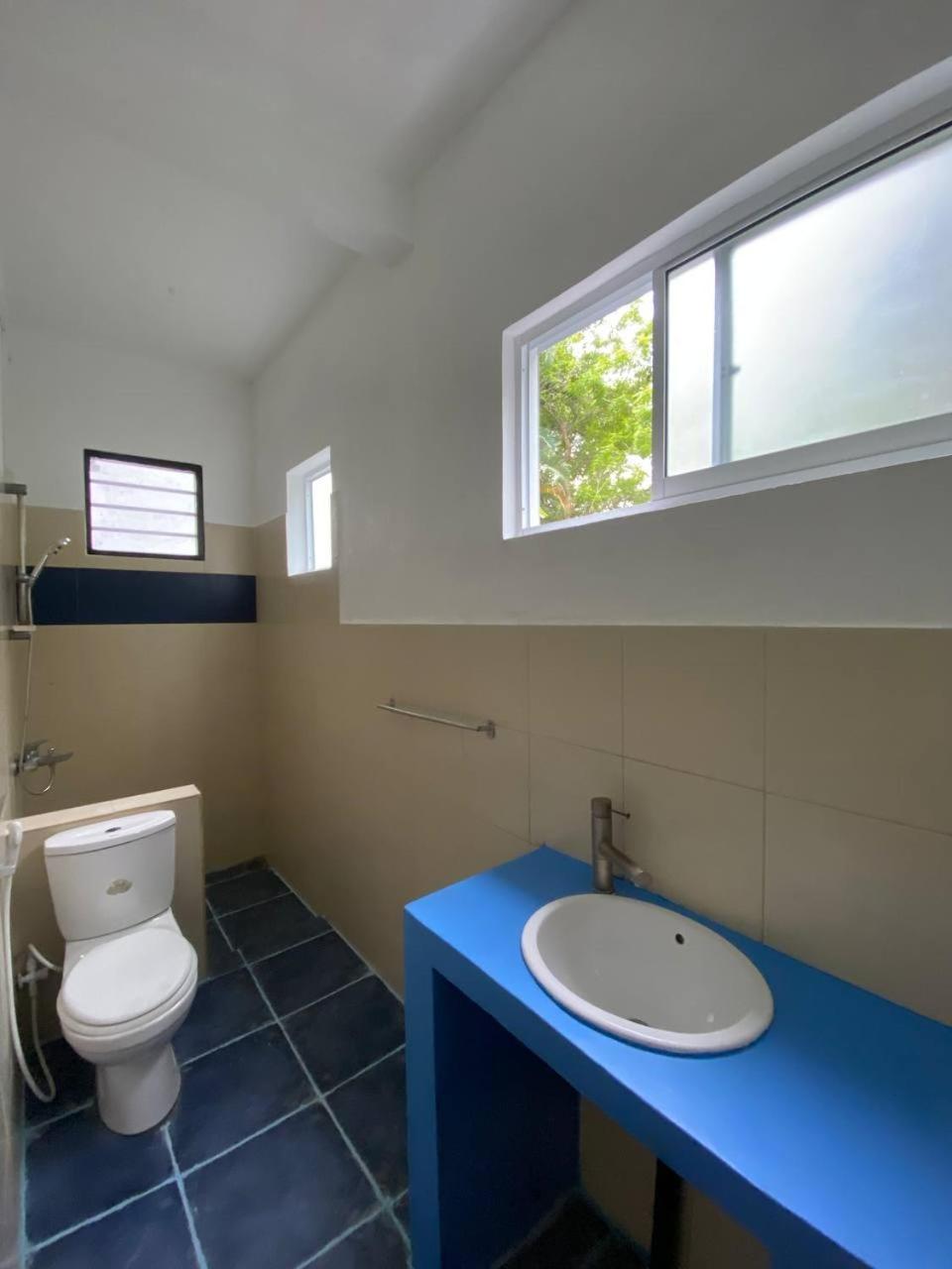 אונה ואטונה Pearl Villa Rooms And Hostel מראה חיצוני תמונה